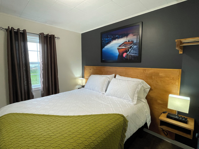 Bedroom 3, Buoy & Arrow Restaurant and Suites, Division No. 9