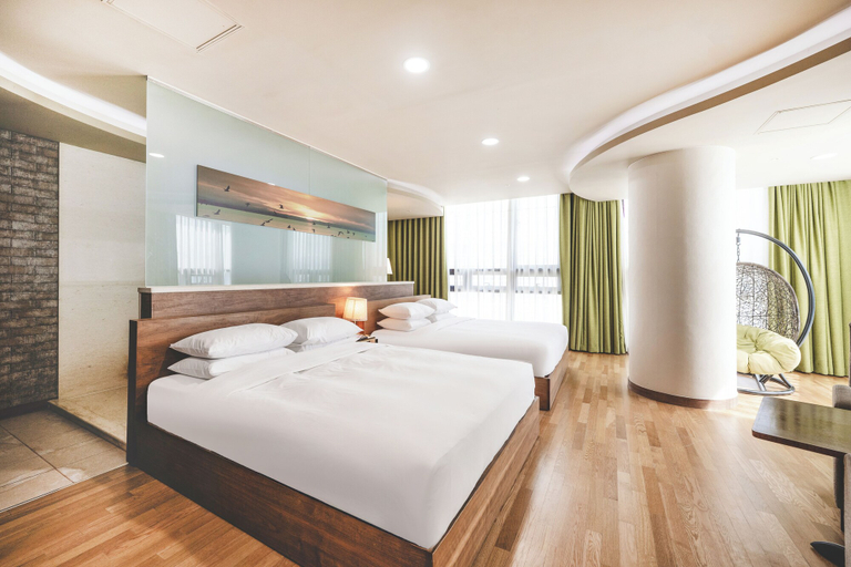 Bedroom 2, Sunset Hotel, Haeundae