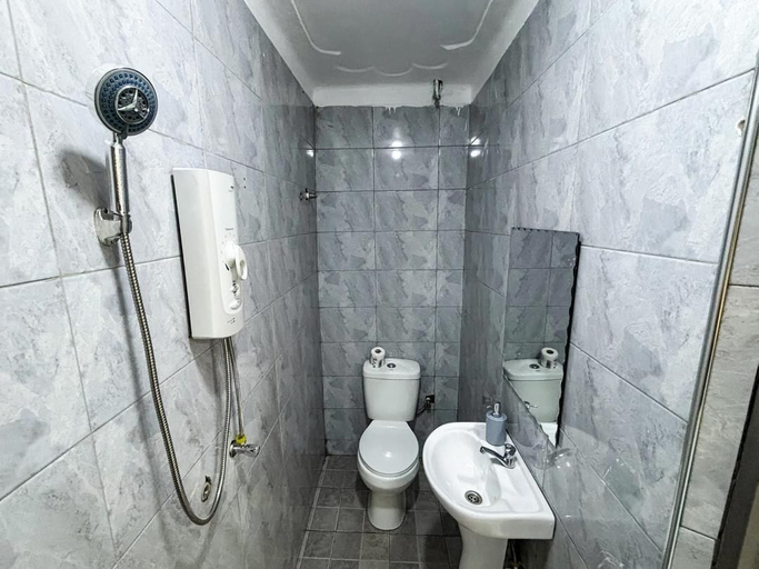 Bathroom 2, Dutus ApartHotel Entebbe, Busiiro