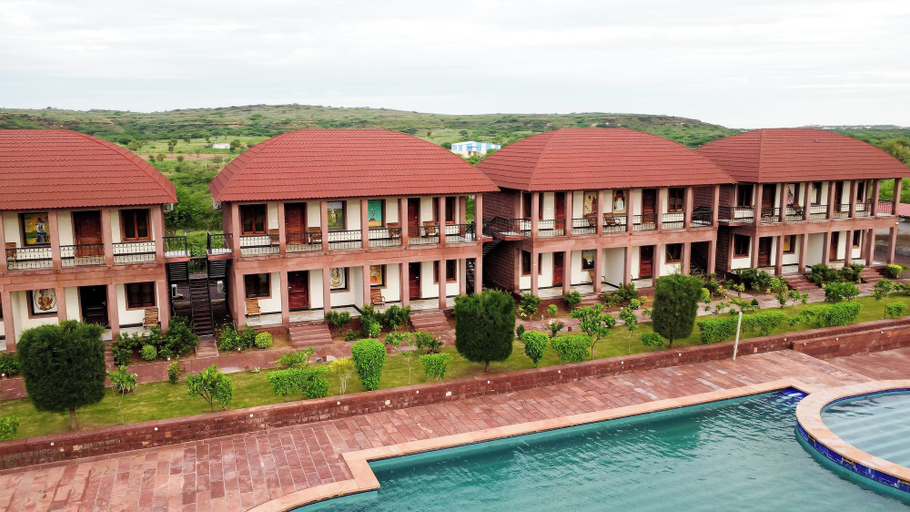 Exterior & Views