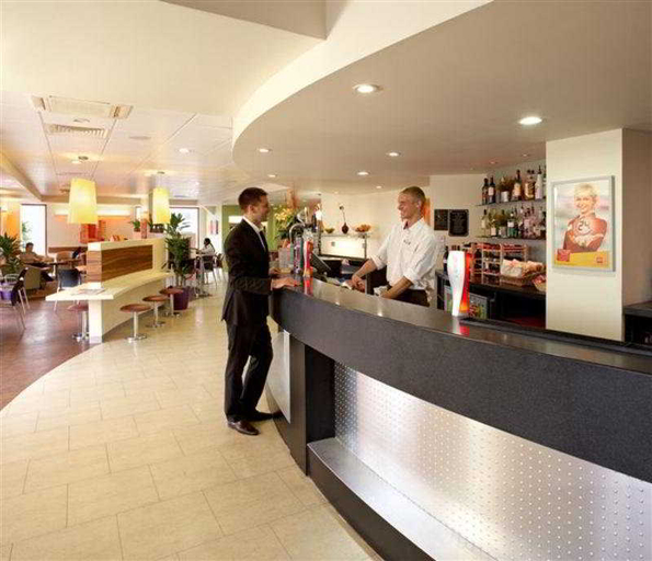 Public Area, ibis London Luton Airport, Luton