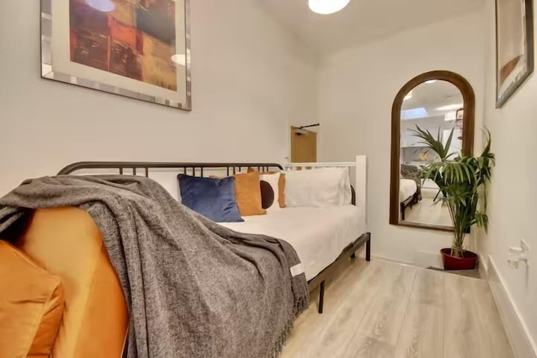 Bedroom 2, Stunning Compact Studio in Portsea, Portsmouth
