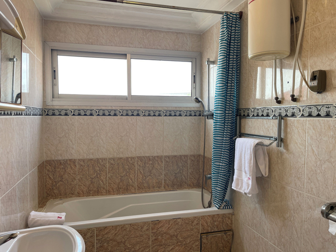 Bathroom 3, Peninsula Hotel Bonamoussadi Douala, Wouri