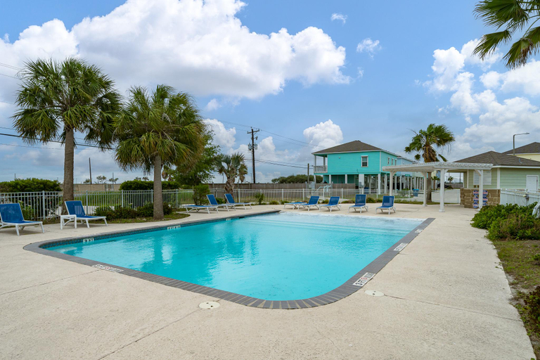 Sport & Beauty 2, Barnacle House, Aransas