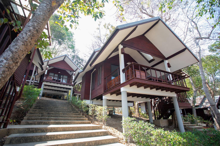 Exterior 5