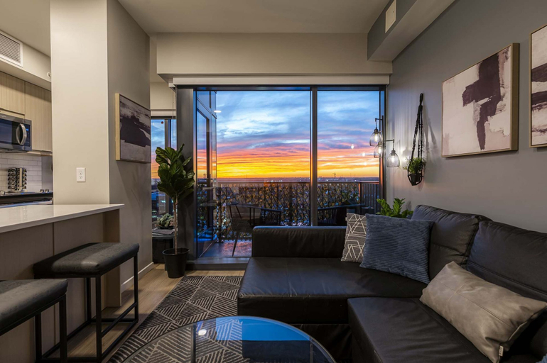 Room 3, High-rise Apt Raleigh Free Parking Sunset View 2, Wake