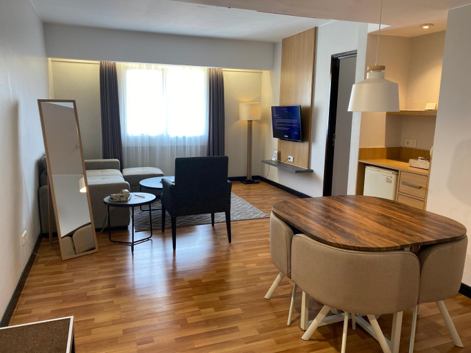 Dining Room 13