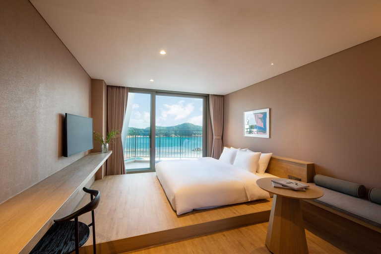 Bedroom 4, The Week And Resort, Jung