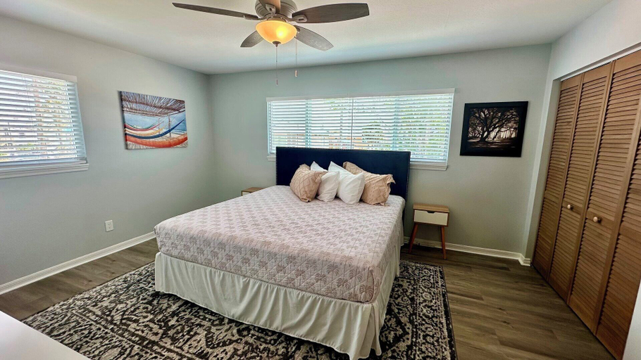 Room 3, The Lighthouse in Fort Myers Beach, Lee