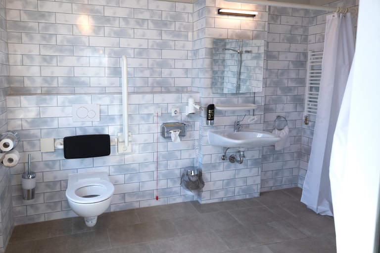 Bathroom 5, a&o Munich Hackerbrucke, München
