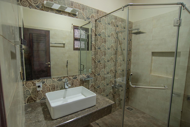 Bathroom 5, Hillside Homes, Karachi
