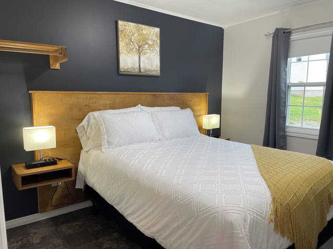 Bedroom 4, Buoy & Arrow Restaurant and Suites, Division No. 9