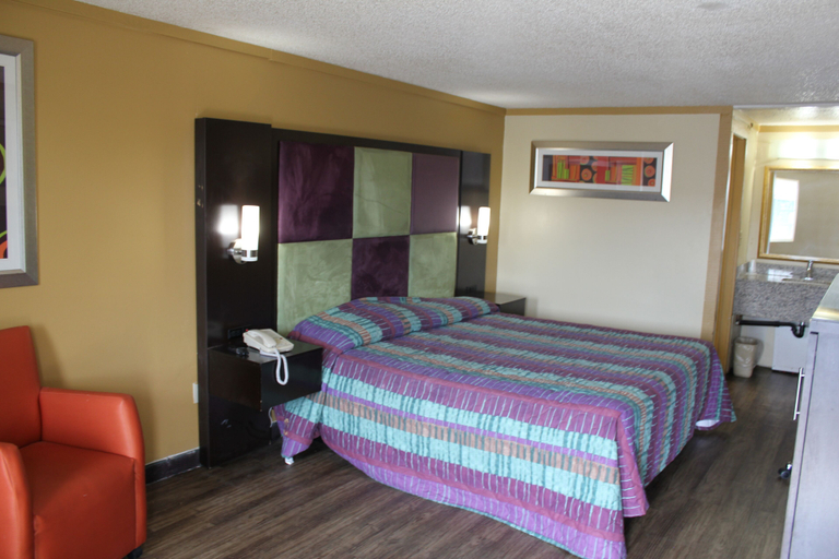 Bedroom 2, Executive Inn & Suites, Davidson