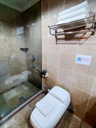 Bathroom 4, TD Plaza Hotel, Kota Kinabalu
