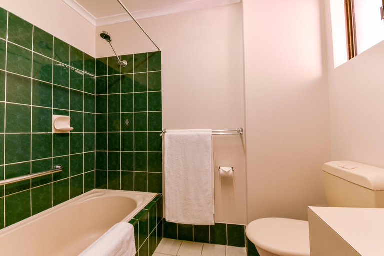 Bathroom 7