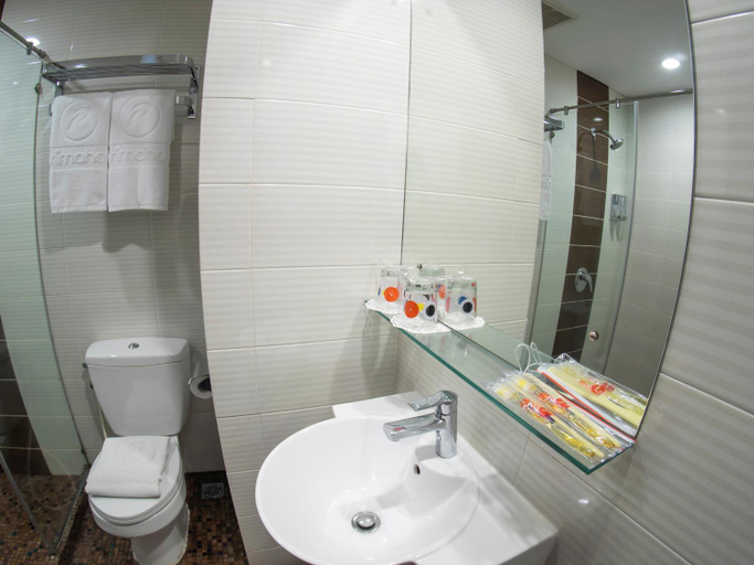 Bathroom 5, d'primahotel Airport Jakarta Terminal 1A, Tangerang