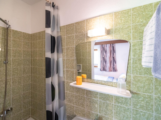 Bathroom 3, Apartment in Maishofen near Ski Slopes, Zell am See