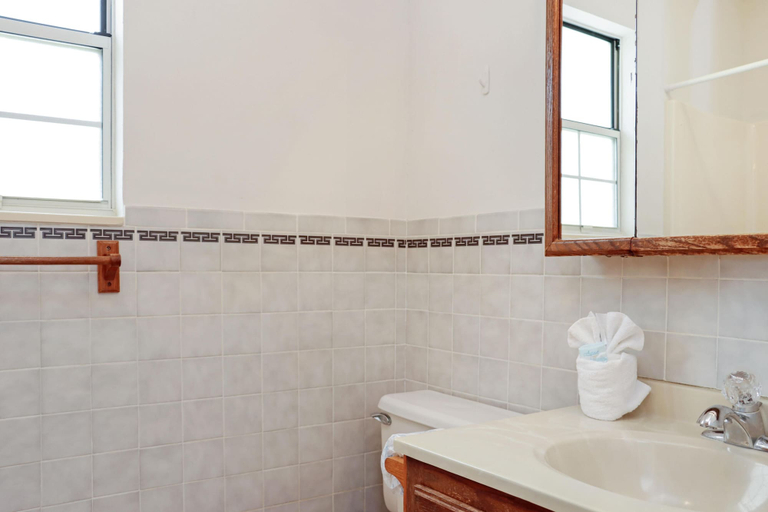 Bathroom 4, Amethyst Dunes, Gulf