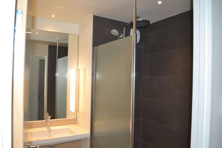 Bathroom 7