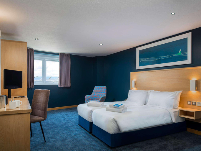 Bedroom 3, Travelodge Park Royal , London