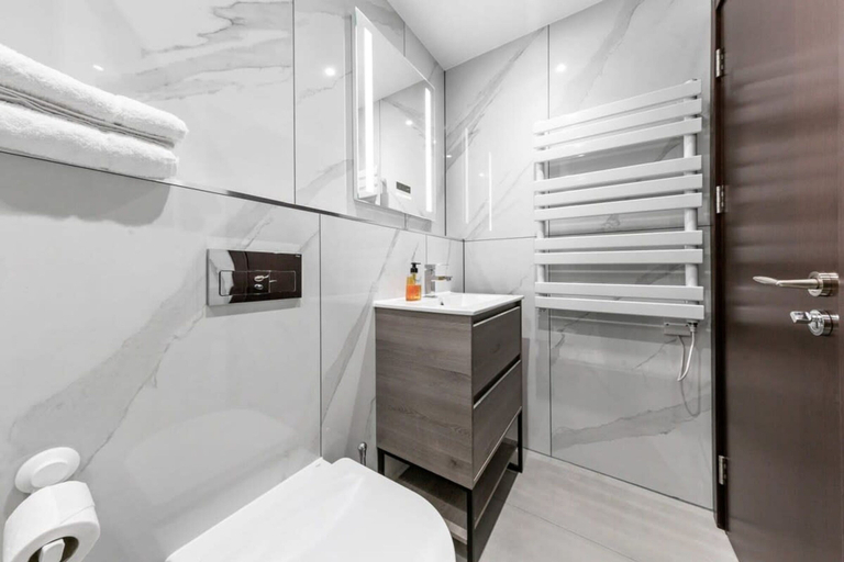 Bathroom 3, Luxury Flat in North West London, London