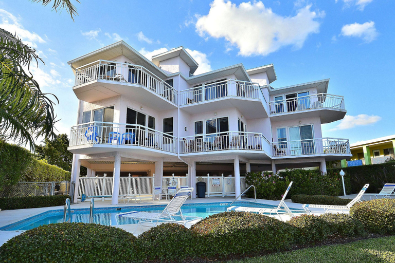 Exterior & Views 2, Amadeus 10, Pinellas