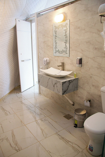 Bathroom 3, Desert Season Camp, Quaira