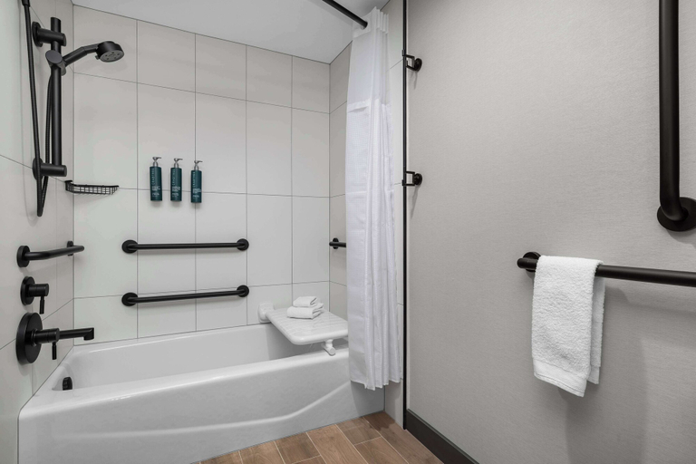 Bathroom 5, DoubleTree by Hilton Las Vegas Airport, Clark