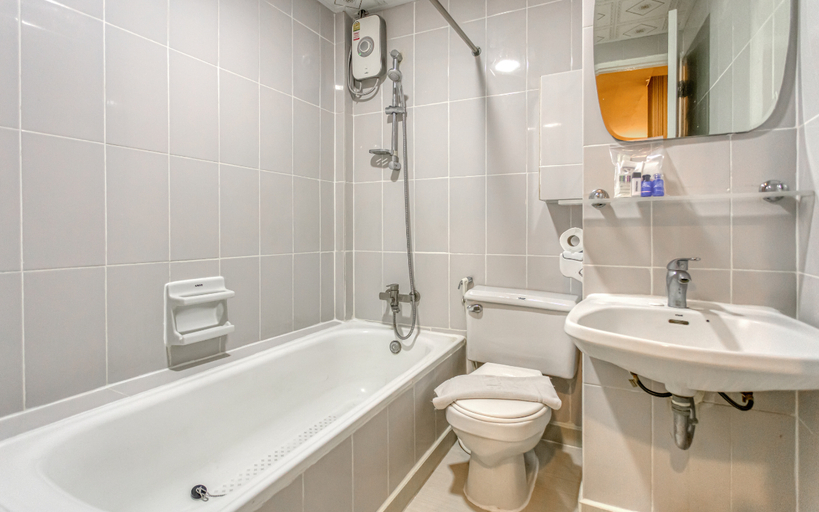 Bathroom 18