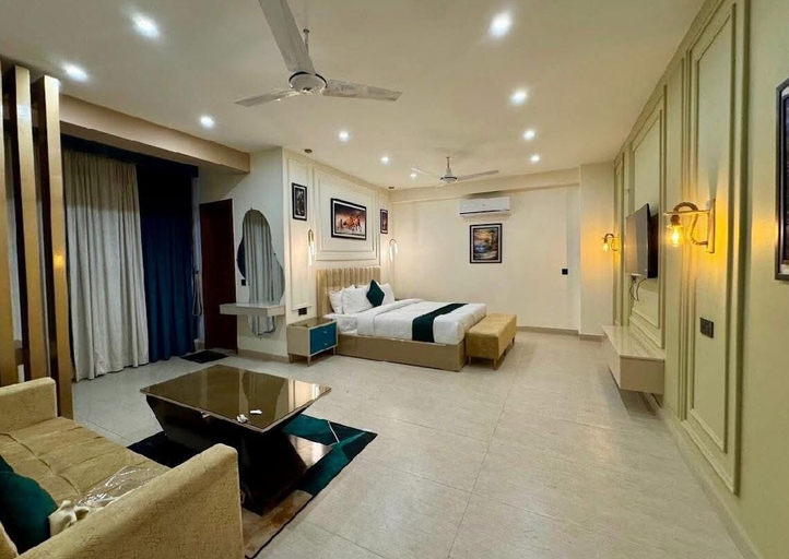 Others 5, Hotel Four Square, Karachi