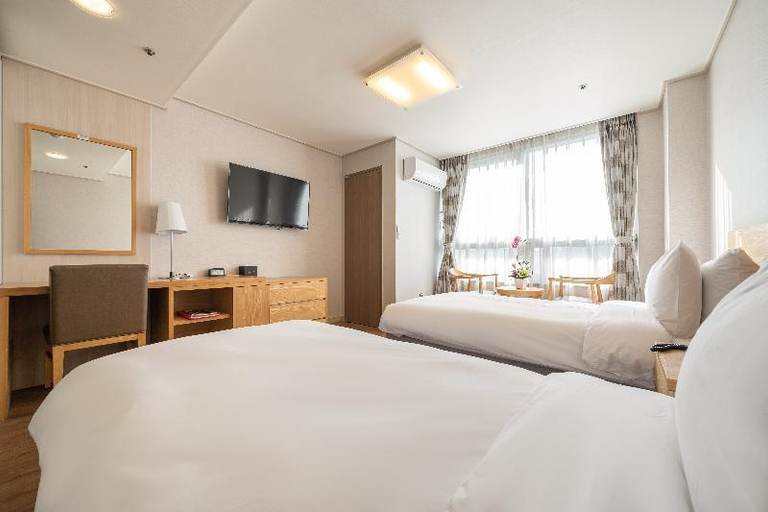 Bedroom 12