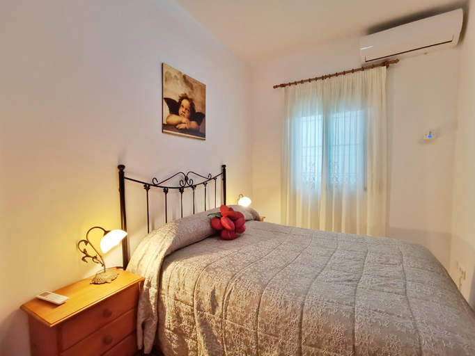 Others 5, Casa Familia Carabeo, Málaga
