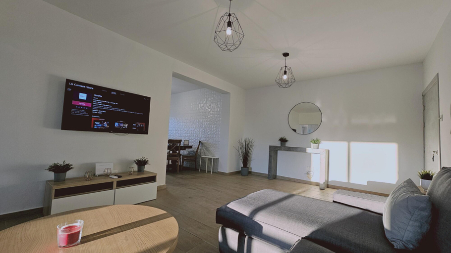 Room 5, 01 LIM - Stay Sky Apartment
