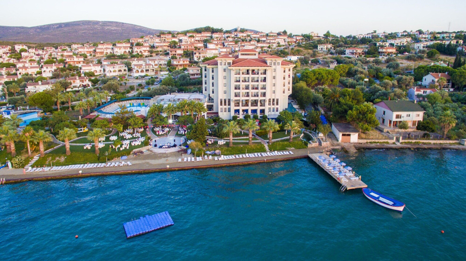 Exterior & Views