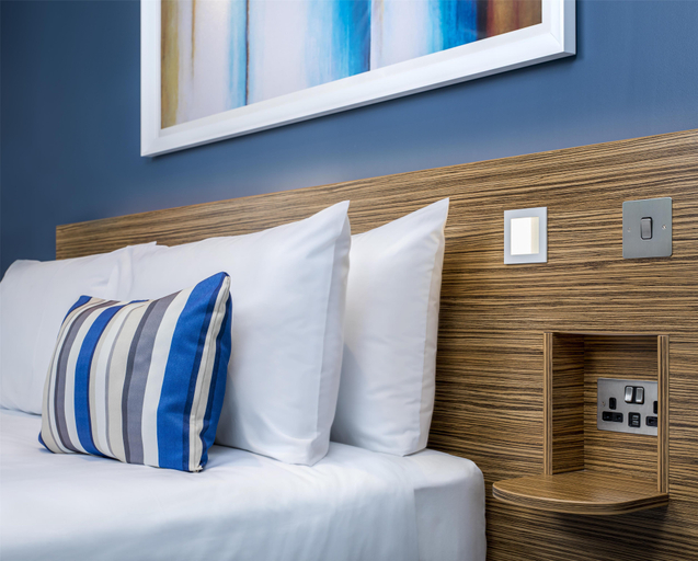 Bedroom 2, Travelodge Birmingham Central Bull Ring, Birmingham