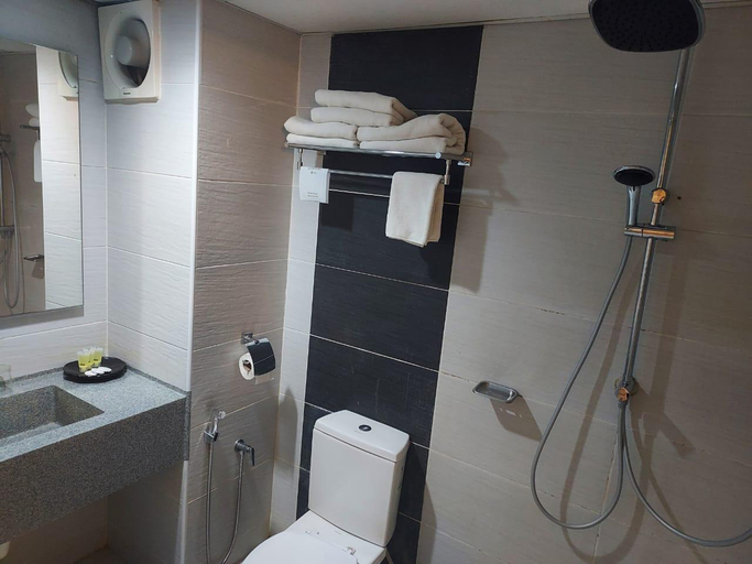 Bathroom 5, Hotel Seri Malaysia Pulau Pinang, Penang Island
