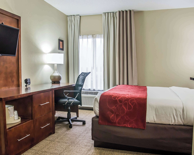 Bedroom 4, Comfort Suites University - Research Park, Mecklenburg