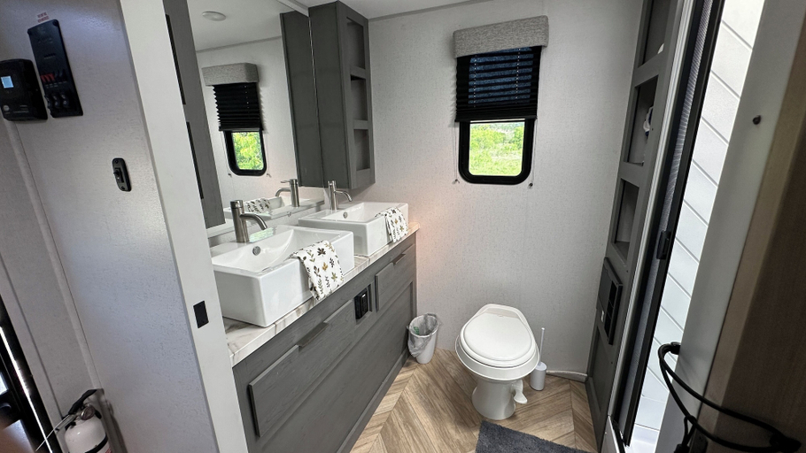 Bathroom, Pitmaster RV Park, Uvalde