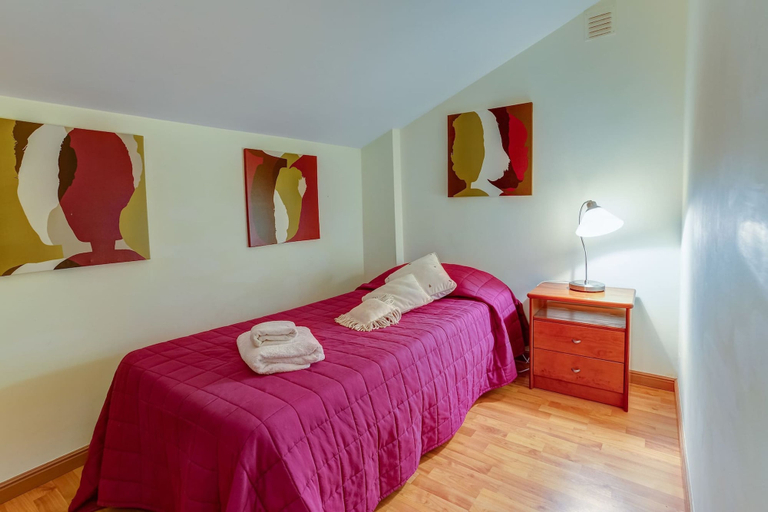 Room 3, Outra Vez Spacious Apartment 5 Minute Walk From, Lagoa