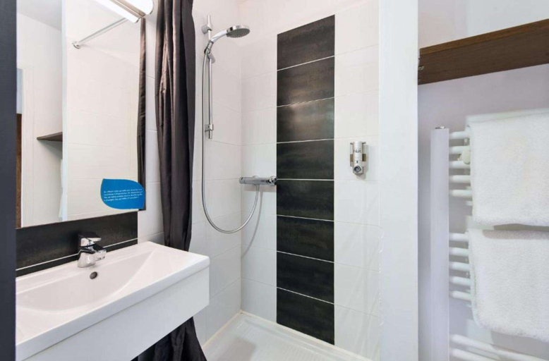 Bathroom 3, Sure Hotel by Best Western Guerande, Loire-Atlantique