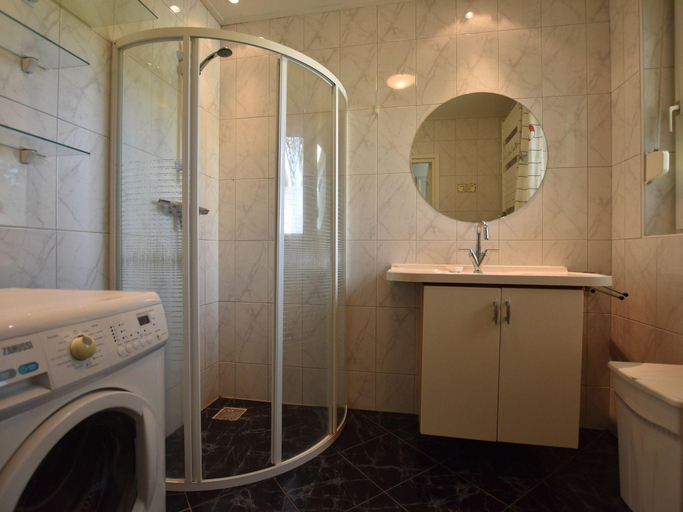 Bathroom 4, Holiday Home in Reutum with Bubble Bath, Tubbergen