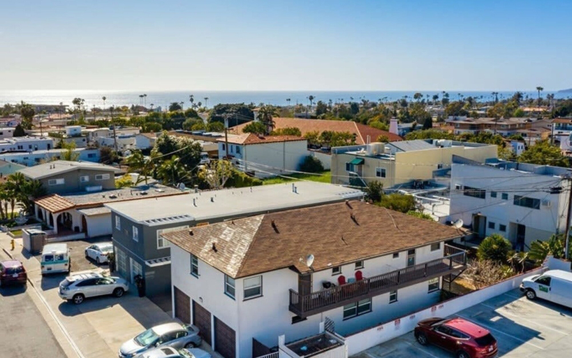 Room 2, Walk to Beach - King Apt In 1 Area - AB, Orange