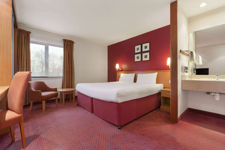 Bedroom 3, Days Inn by Wyndham Stevenage North, Hertfordshire