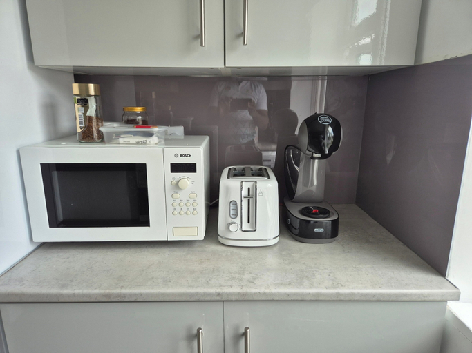 Others 4, Lovely & Beautiful 2 Bed-apartment in Borehamwood, Hertfordshire