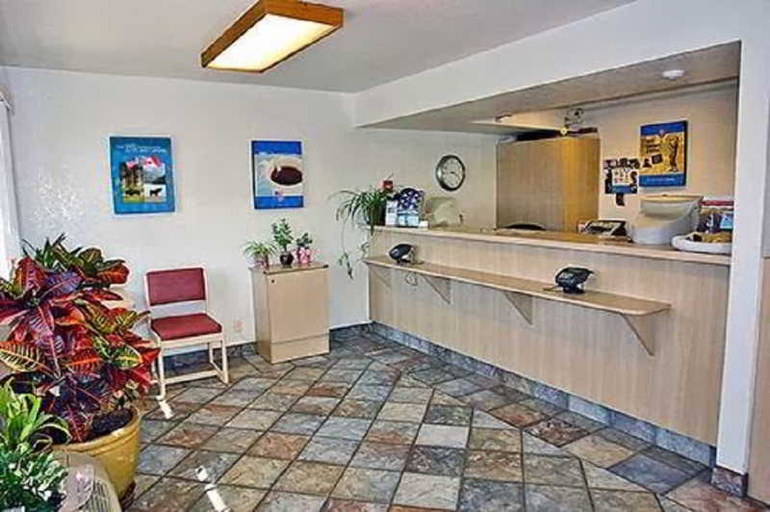 Public Area 2, Motel 6 Redding South, Shasta