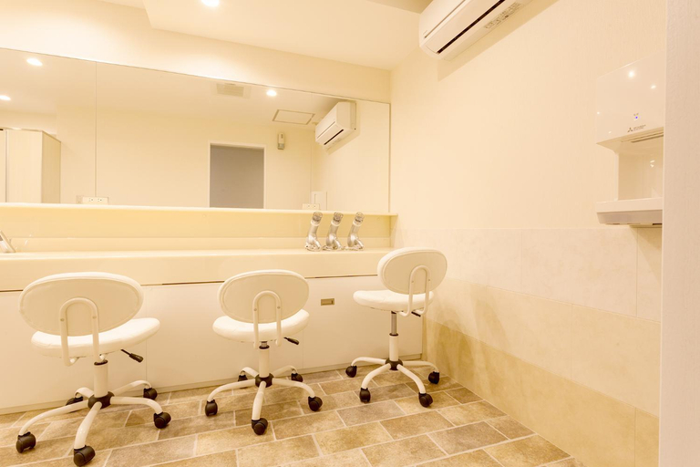 Bathroom 11