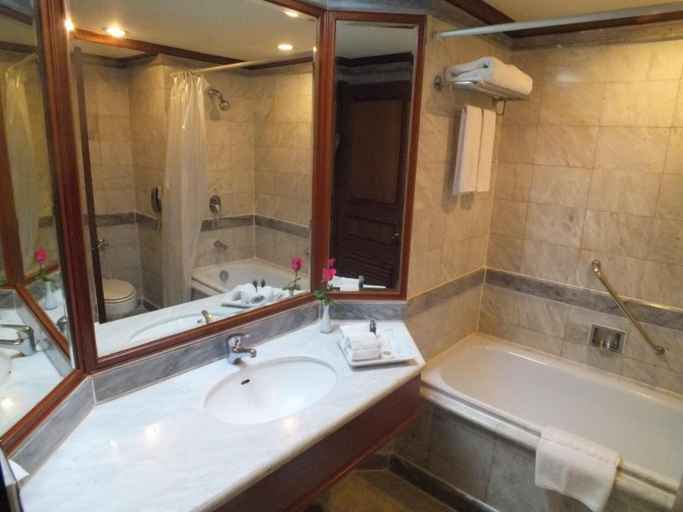 Bathroom 4, Topland Hotel, Muang Phitsanulok