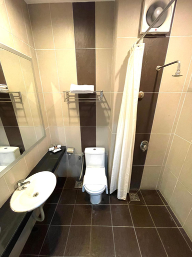 Bathroom 18