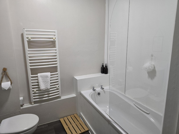 Bathroom, The Ostrich Pub, Cambridgeshire