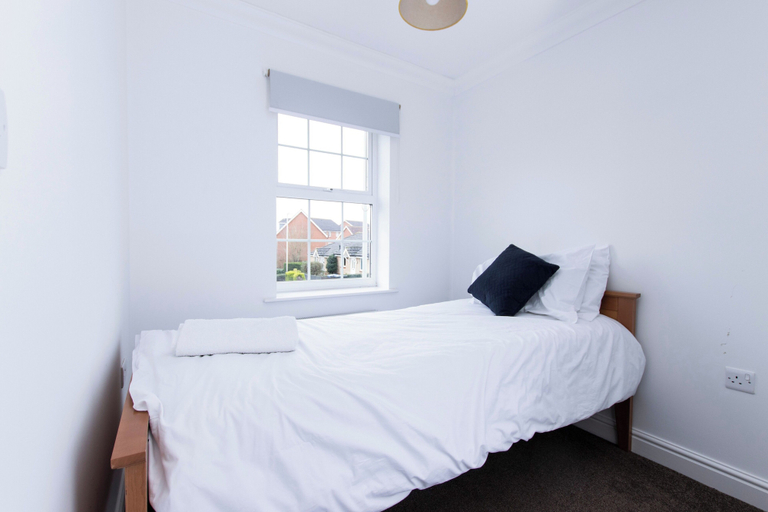 Room 2, Tranquil Riverside Retreat in Norwich, Norfolk